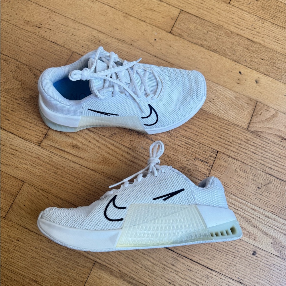 Nike White Mesh Training Shoes with Black Swoosh size 7